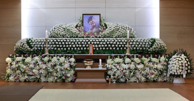 故 휘성 빈소에 동료 가수·팬들 등 조문객 발길 [뉴시스Pic]