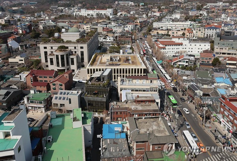 헌재 주변에 세워진 경찰 차벽 (출처=연합뉴스)