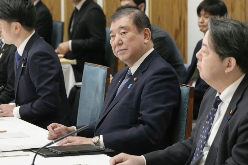 [도쿄=AP/뉴시스] 14일 일본 도쿄 총리 관저에서 열린 내각 회의에 참석한 이시바 시게루 일본 총리. 2025.03.14.