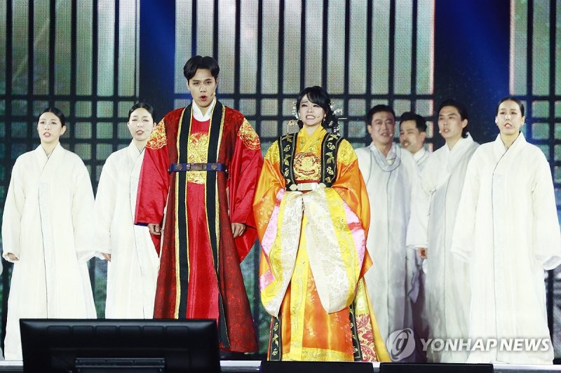 무대 펼치는 뮤지컬 '명성황후' (출처=연합뉴스)
