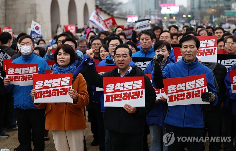 윤석열 대통령 파면 촉구 도보행진, 광화문 도착 (출처=연합뉴스)