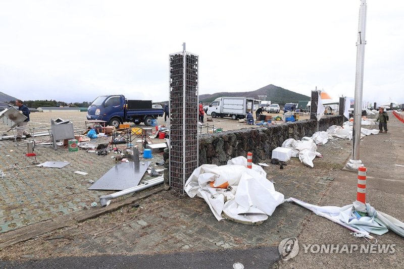 강풍에 제주들불축제 아수라장 (출처=연합뉴스)