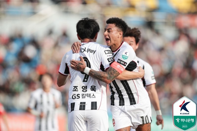 3경기 만에 득점을 올린 FC서울은 강원FC를 1-0으로 꺾고 3위로 도약했다. (한국프로축구연맹 제공)
