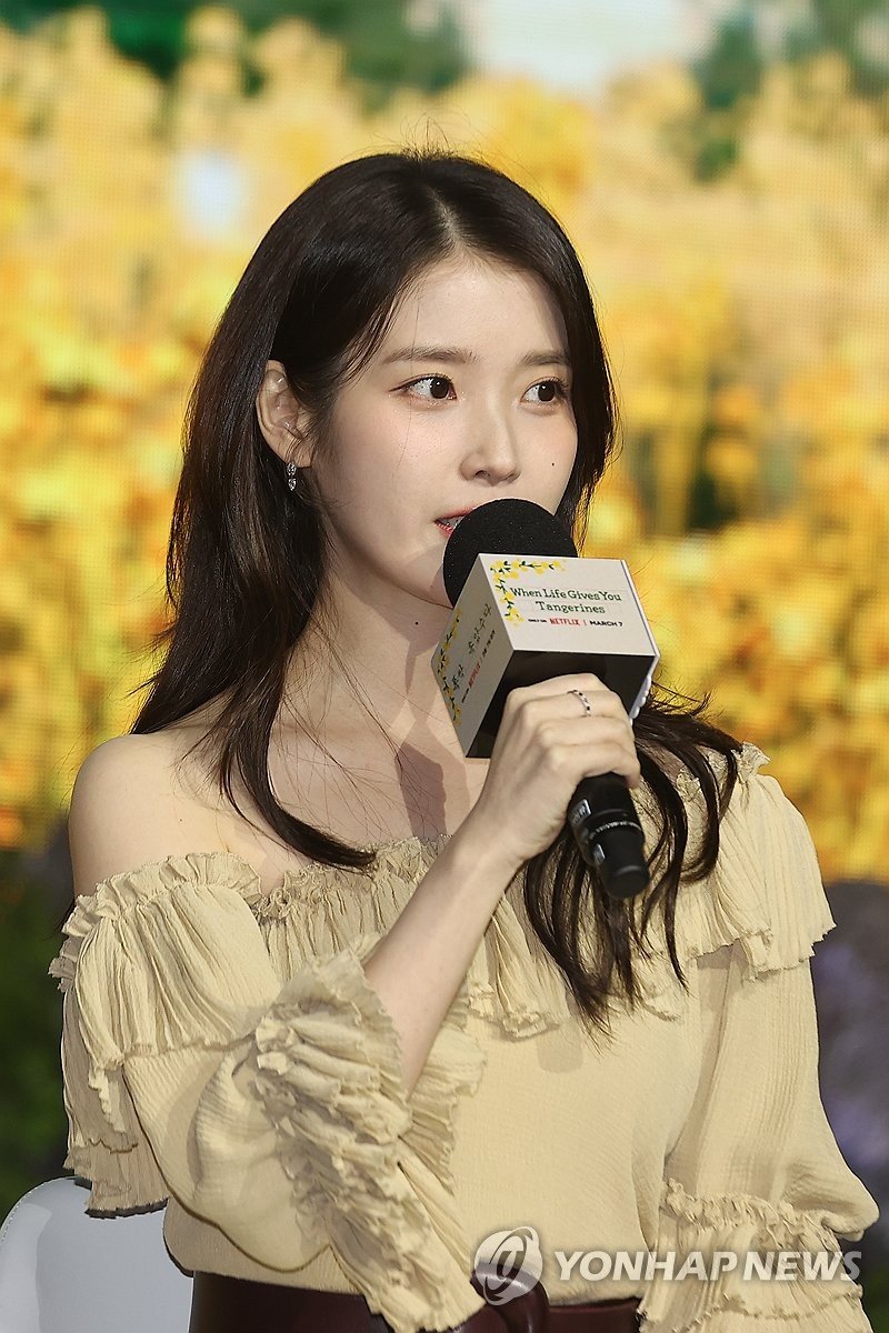 인사말하는 아이유 (출처=연합뉴스)