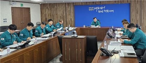 긴급 재난대책회의 (출처=연합뉴스)