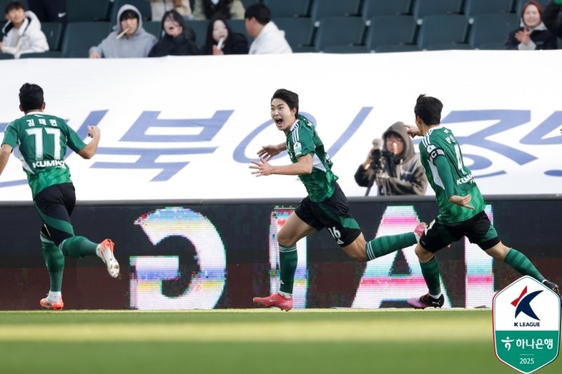 환호하는 전북 박재용 (출처=연합뉴스)