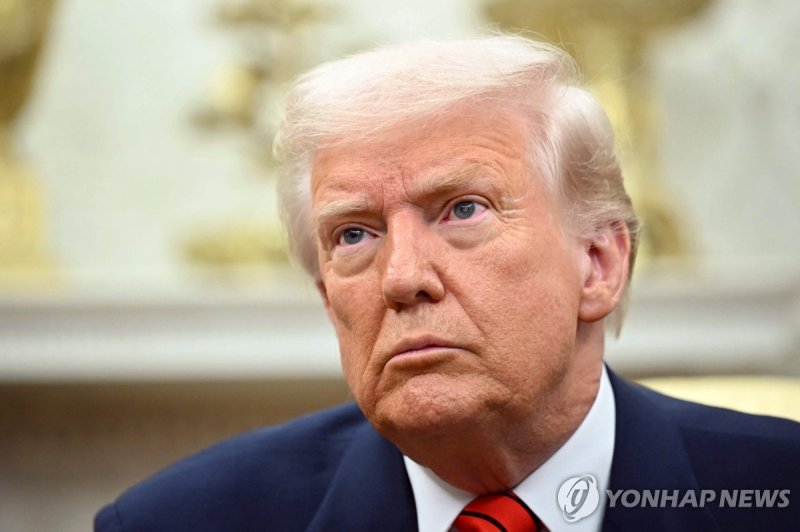 "공무원 재택금지" 못박은 트럼프의 '내로남불'