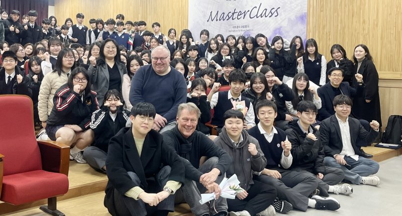 독일 데트몰트국립음대 교수 초청 마스터클래스 기념사진 (출처=연합뉴스)