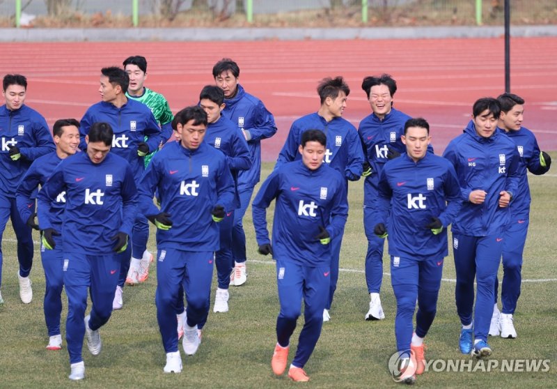 첫 훈련 시작한 축구 대표팀 (출처=연합뉴스)