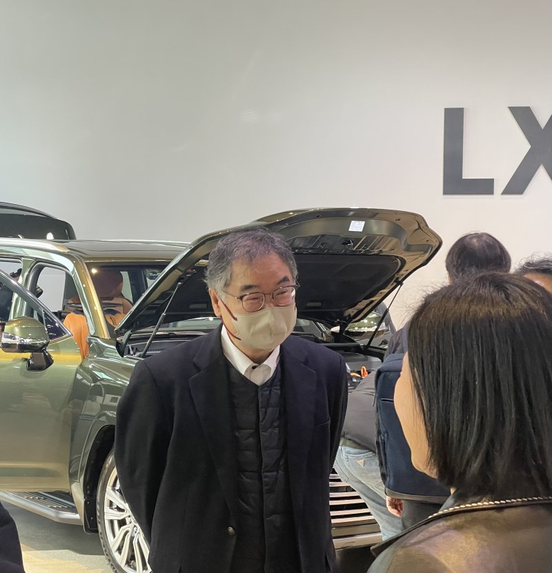 한국토요타 대표, 신차 행사장 깜짝등장... "나이테 경영으로 브랜드가치 높여갈 것"