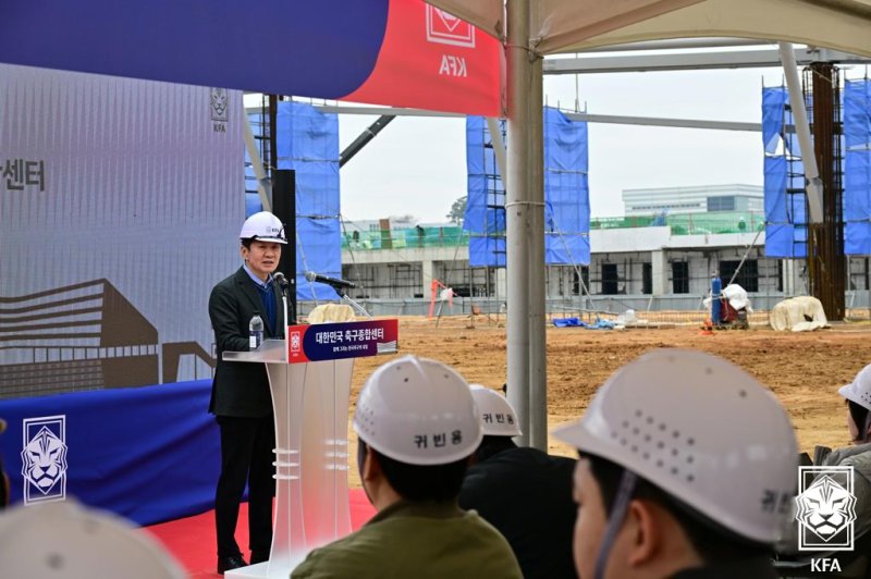 [천안=뉴시스]천안축구센터 건립 브리핑 나선 정몽규 회장. (사진=대한축구협회 제공)