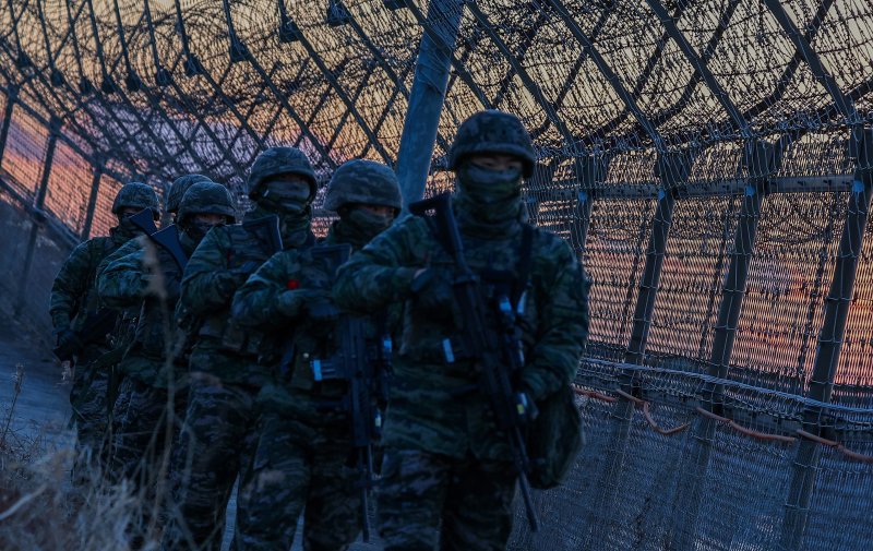 軍 "격오지 경계전담부대 병사 조기진급 비율 30%로 확대"