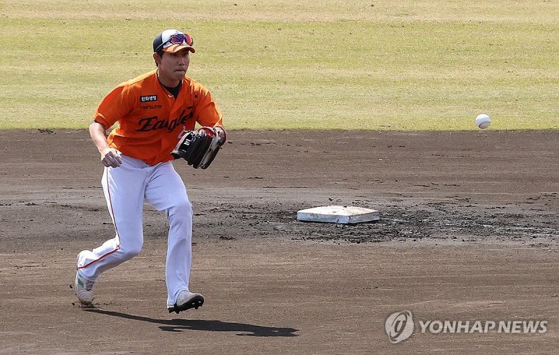수비하는 심우준 (출처=연합뉴스)