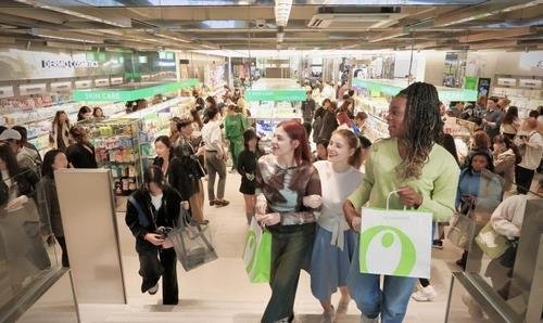 CJ올리브영, 상반기 신입사원 채용…글로벌전형 등 두 자릿수 선발 (출처=연합뉴스)