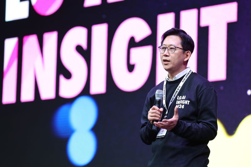 "수능 수학 94.5점" LG, 오픈AI·딥시크와 경쟁할 '한국형 첫 추론 AI' 공개