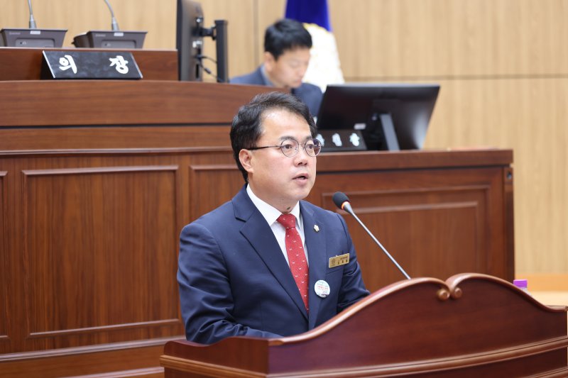 18일 열린 406회 보은군의회 임시회에서 성제홍 의원이 5분 자유발언을 하고 있다. ( 보은군의회 제공. 재판매 및 DB금지) /뉴스1