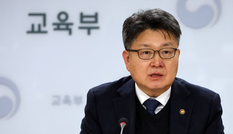 [세종=뉴시스] 강종민 기자 = 오석환 교육부 차관이 18일 세종시 정부세종청사에서 열린 2기 글로컬대학 혁신지원 토론회에서 발언하고 있다. 2025.03.18. ppkjm@newsis.com <저작권자ⓒ 공감언론 뉴시스통신사. 무단전재-재배포 금지.> /사진=뉴시스화상