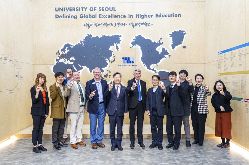 서울시립대 원용걸 총장이 미국 센트럴미주리대학교(UCM) 총장단과 만나 양교 교류 활성화를 위한 회담을 진행했다. (사진=서울시립대 제공) *재판매 및 DB 금지