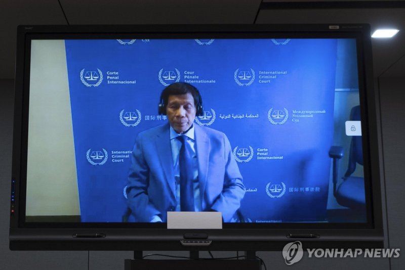 ICC에 출석한 두테르테 전 필리핀 대통령 (출처=연합뉴스)