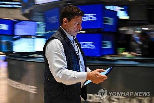 뉴욕증권거래소의 트레이더 (출처=연합뉴스)