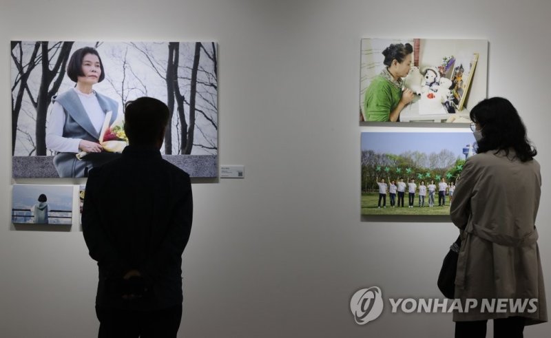 생명 나눔의 기록들, 사진전 '장미-찬미' 열려 (출처=연합뉴스)