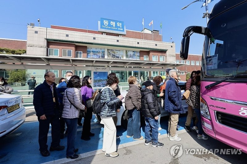 열차 타고 동해시 구경 왔어요 (출처=연합뉴스)