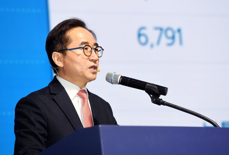 주주총회에서 발언 중인 장덕현 삼성전기 사장 (출처=연합뉴스)