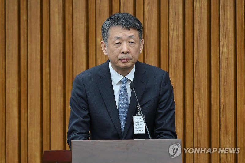 답하는 김광일MBK 파트너스 부회장 (출처=연합뉴스)