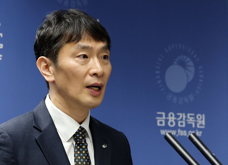 이복현 "우리금융 보험사 인수 예외 승인 조건 다각적 검토..이달 중 심사의견 전달"