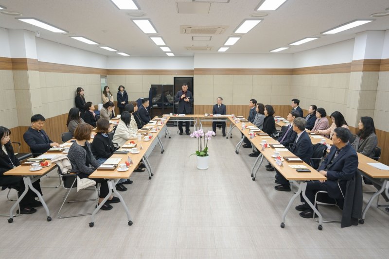 학교급식지원센터 직영화 관계기관 간담회 (출처=연합뉴스)