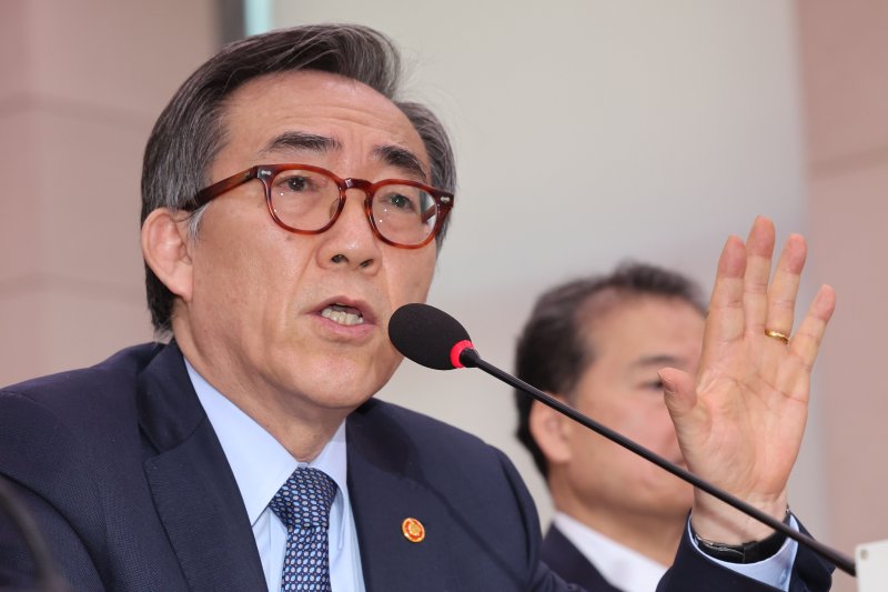 [서울=뉴시스] 권창회 기자 = 조태열 외교부 장관이 19일 서울 여의도 국회에서 열린 법제사법위원회 전체회의에서 미국 에너지부에서 한국 민감국가로 지정한 것과 관련한 의원질의에 답하고 있다. 2025.03.19. kch0523@newsis.com