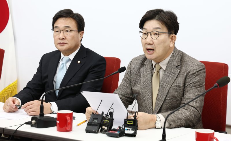 권성동 국민의힘 원내대표가 19일 오후 서울 여의도 국회에서 열린 기자간담회에서 발언하고 있다. 2025.3.19/뉴스1 ⓒ News1 김민지 기자
