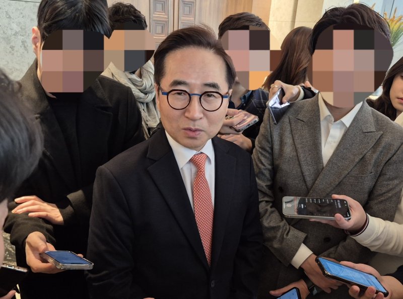 장덕현 삼성전기 대표이사 사장이 19일 서울 서초구 엘타워에 열린 제52기 정기주주총회를 마친 뒤 기자들과 질의응답하고 있다.2025.3.19/뉴스1 최동현 기자