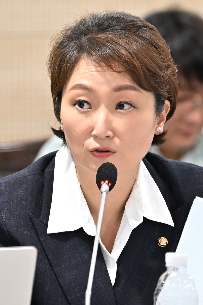 이언주 "외국인 소유 부동산 급증…규제 역차별 있어서는 안돼"