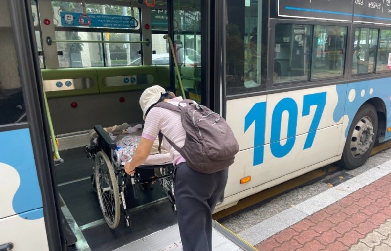 부산시, 4월부터 교통약자 '저상버스 이용의 날' 운영