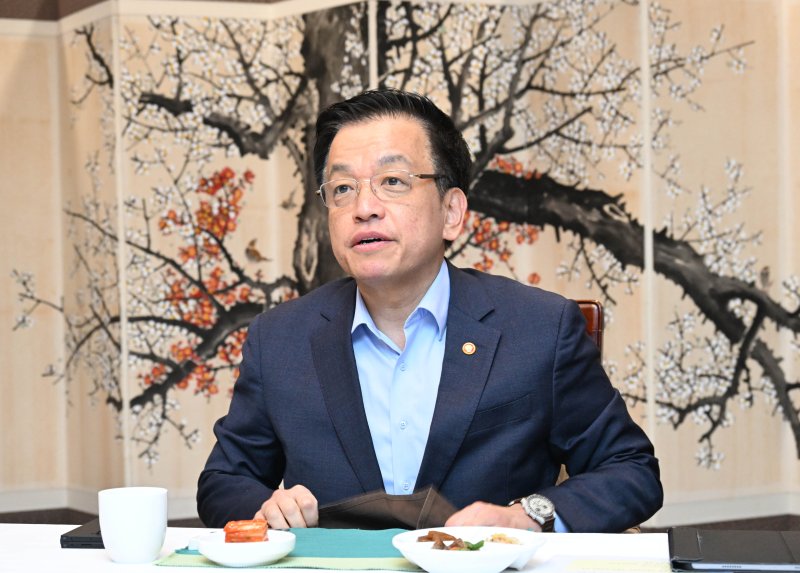 [서울=뉴시스] 최진석 기자 = 최상목 대통령 권한대행 부총리 겸 기획재정부 장관이 20일 서울 종로구 정부서울청사에서 열린 '거시경제·금융현안 간담회(F4회의)'에서 발언하고 있다. (사진=기획재정부 제공) 2025.03.20. photo@newsis.com *재판매 및 DB 금지