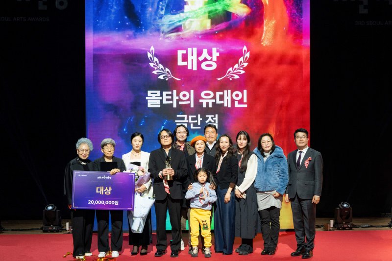 19일 국립극장 하늘극장에서 열린 제3회 서울예술상에서 대상을 받은 극단 적의 연극 '몰타의 유대인'.(서울문화재단 제공)