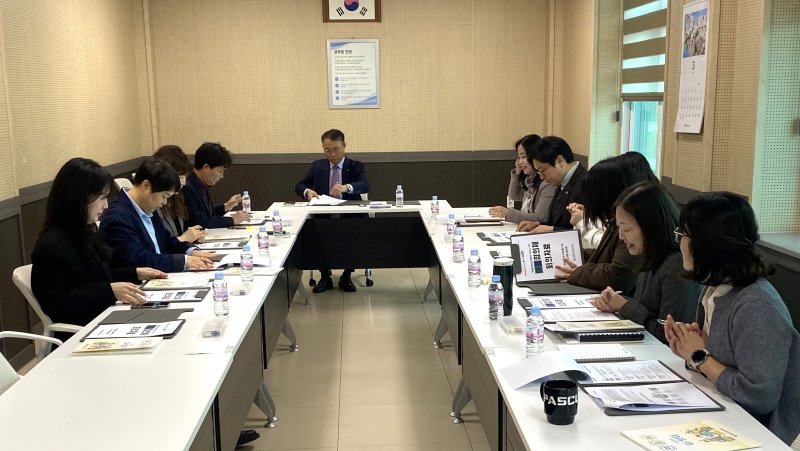 옥천교육지원청 이음고리 협의체 회의 장면(옥천교육청 제공. 재판매 및 DB금지) /뉴스1