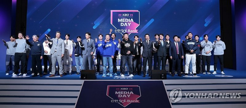 '야구 보러 오세요' (출처=연합뉴스)
