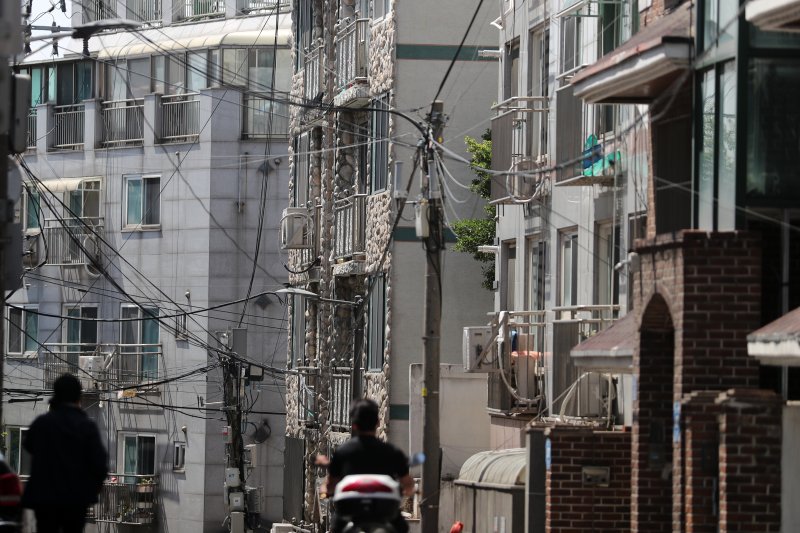 '안 사고 안 짓는다'...끝모를 추락 서민 주거 사다리, 멸종위기