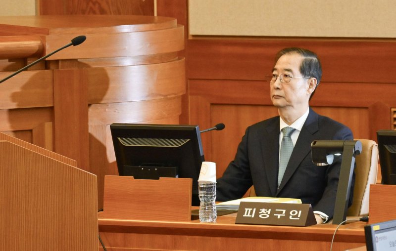 한덕수 국무총리가 지난 2월19일 서울 종로구 헌법재판소에서 열린 한덕수 국무총리 탄핵심판 1차 변론에 출석하고 있는 모습. (공동취재) 2025.2.19/뉴스1 ⓒ News1 박정호 기자