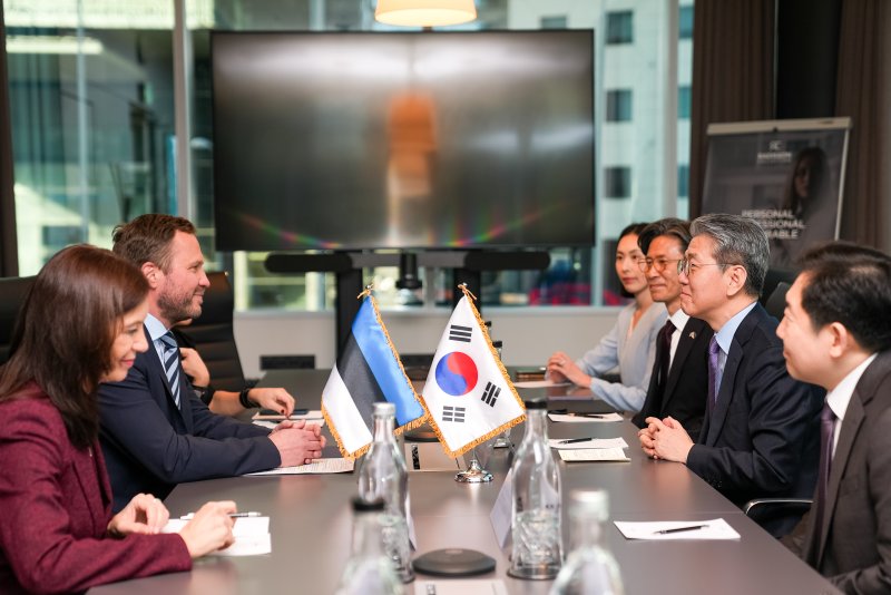 [서울=뉴시스] 김홍균 외교부 제1차관은 19일(현지시간) 에스토니아 탈린을 방문해 마르쿠스 싸흐크나 에스토니아 외교장관과 양자면담했다. (사진=외교부 제공) 2025.03.20 *재판매 및 DB 금지