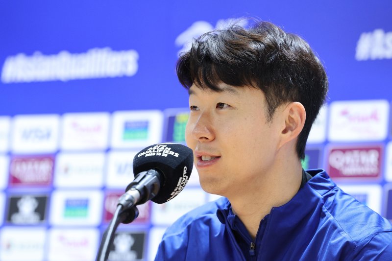 대한민국 축구대표팀 손흥민이 19일 오후 경기 고양시 고양종합운동장에서 오만전 관련 기자회견을 하고 있다. 홍명보 감독이 이끄는 축구대표팀은 오는 20일 고양종합운동장에서 오만과 2026 FIFA 북중미 월드컵 아시아 지역 3차 예선 B조 조별리그 7차전을 치른다. 2025.3.19/뉴스1 ⓒ News1 신웅수 기자