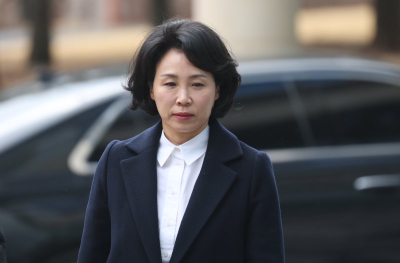 '공직선거법 위반' 혐의로 1심에서 벌금형을 선고받은 이재명 더불어민주당 대표 배우자 김혜경 씨가 경기 수원시 영통구 수원지방법원에서 열린 항소심 1차 공판에 출석하고 있다. 2025.3.18/뉴스1 ⓒ News1 김영운 기자