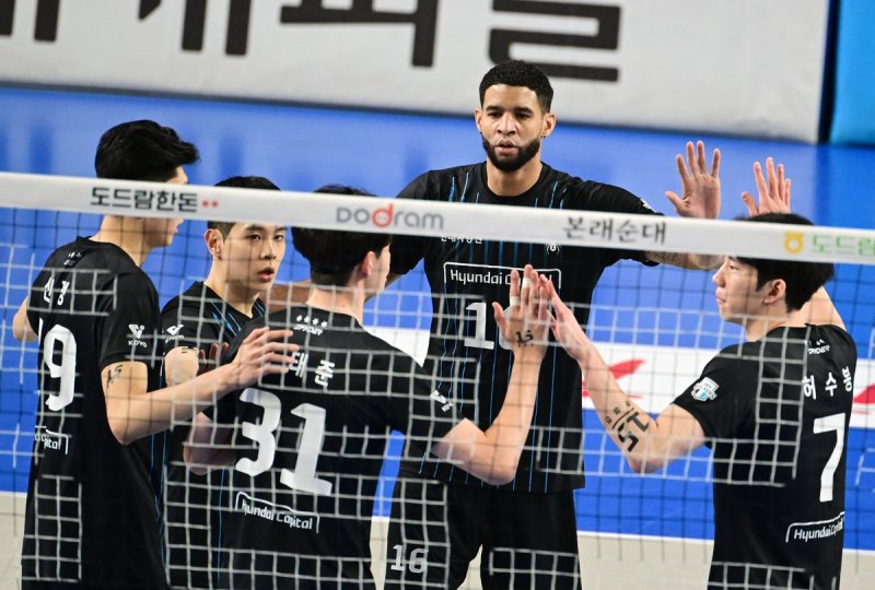시즌 30승을 달성한 현대캐피탈 (출처=연합뉴스)