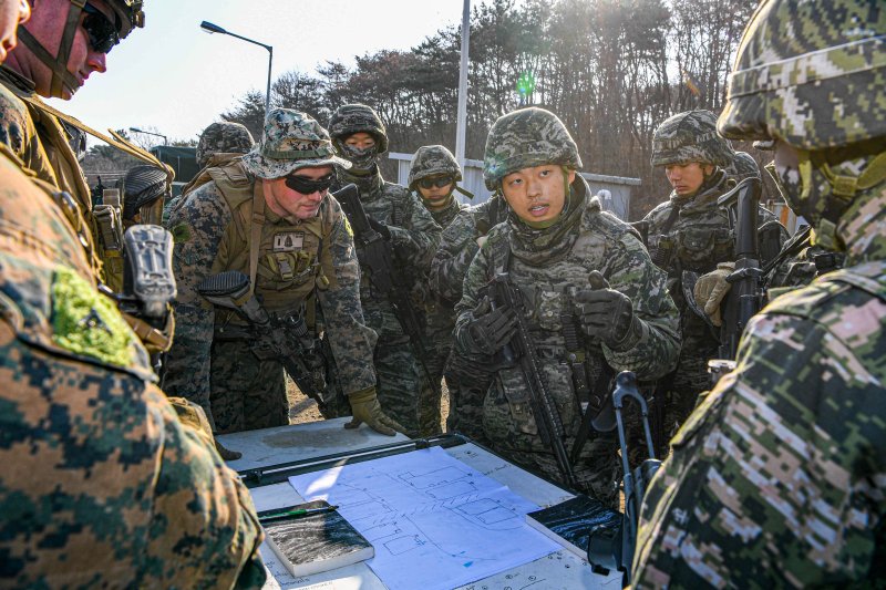 한미 해병대 "공중 돌격 등 연합 제병협동 종합훈련 실시"