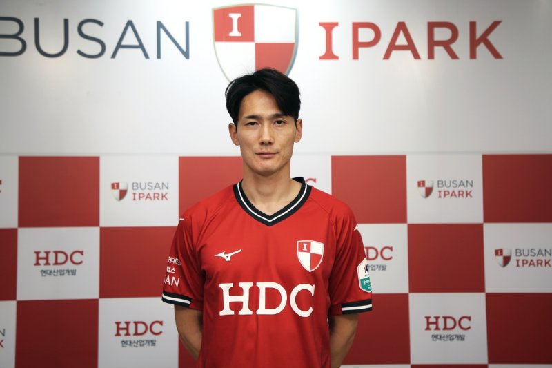 부산 아이파크 유니폼을 입은 베테랑 수비수 오반석. (출처=연합뉴스)