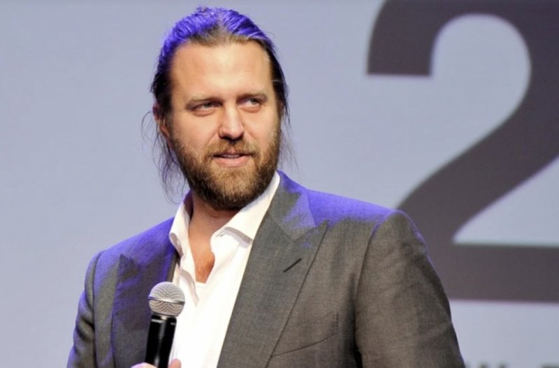 [서울=뉴시스] 21일(현지시간) 미국 뉴욕남부지방검찰청에 따르면 검찰은 지난 18일 로스앤젤레스(LA) 웨스트 할리우드에서 칼 에릭 린시(47) 감독을 체포해 사기 등 7개 혐의로 기소했다. (사진=CNN ) 2025.03.21. photo@newsis.com *재판매 및 DB 금지