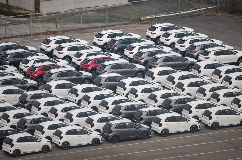 [평택=뉴시스] 정병혁 기자 = 12일 경기 평택시 평택항에 수출용 자동차가 세워져 있다. 2025.03.12. jhope@newsis.com