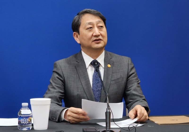 간담회하는 안덕근 산업부 장관 (출처=연합뉴스)